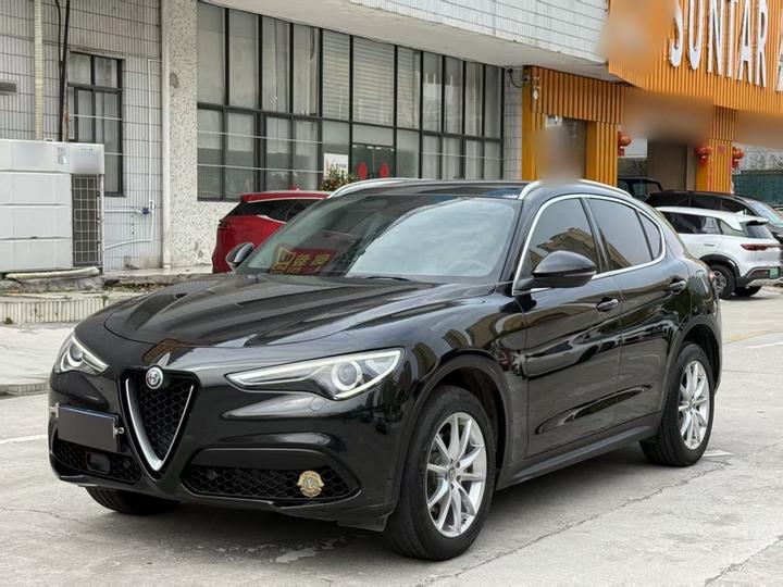Alfa Romeo Stelvio 2017 2.0T 200HP Luxury