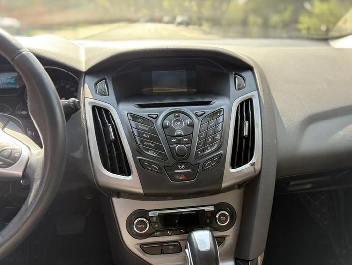 Focus 2012 Hatchback 1.6L AT photo 4
