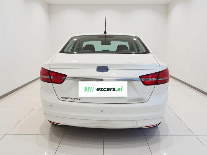 Escort 2015 1.5L AT Fashion photo 5