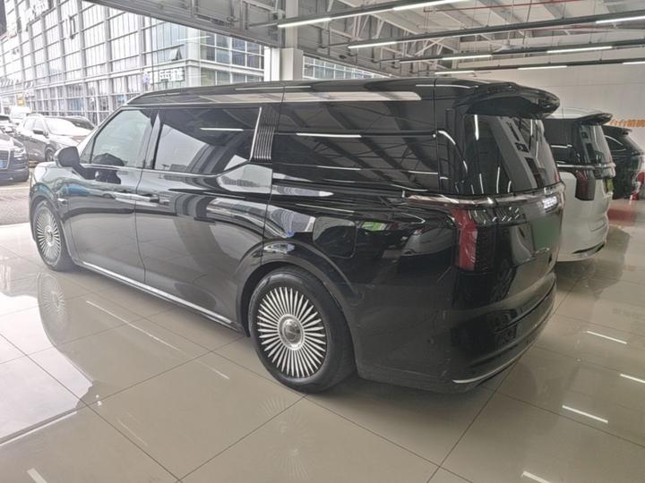 009 2024 7-Seater AWD 108kWh photo 4