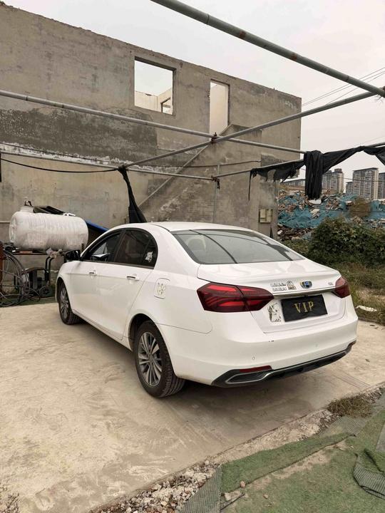 Emgrand 2018 1.5L CVT photo 4