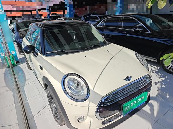 2016 1.5T COOPER 5-Door photo 3
