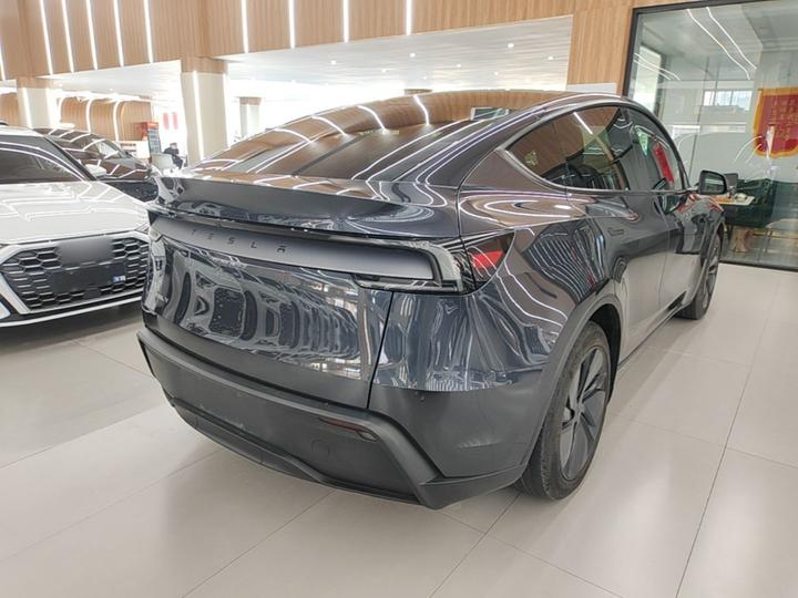 Model Y 2025 RWD photo 4