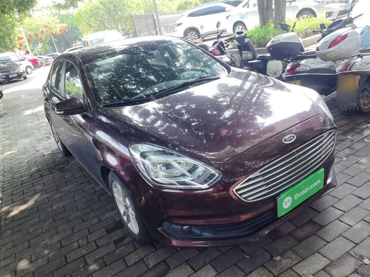 Escort 2019 1.5L AT photo 3
