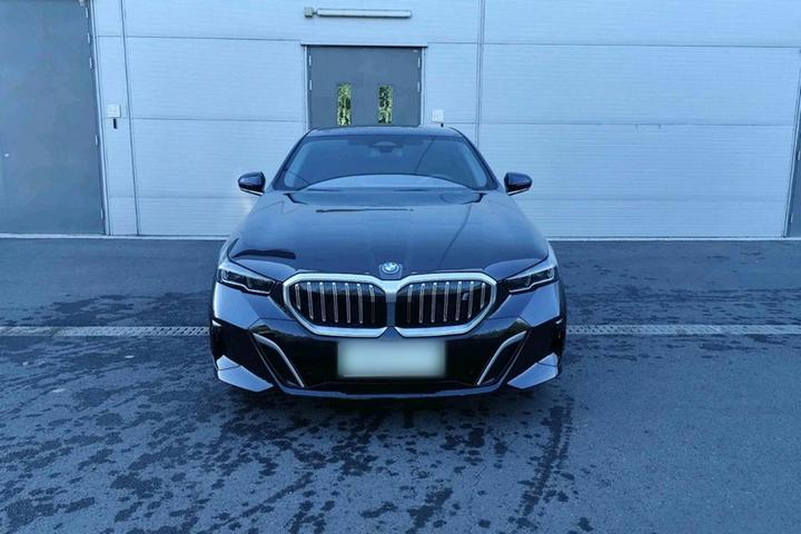 i5 2025 eDrive 35L M Sport Package photo 2