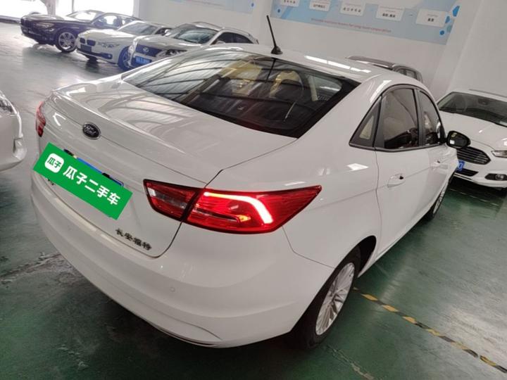 Escort 2017 Facelift 1.5L AT Comfort photo 4