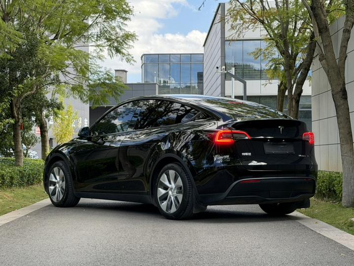 Model Y 2022 Facelift RWD photo 8