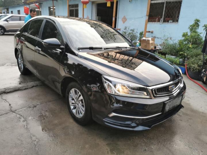 Emgrand 2018 1.5L MT Luxury photo 3