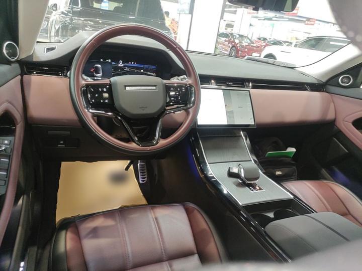 2024 Range Rover Evoque L SE photo 5