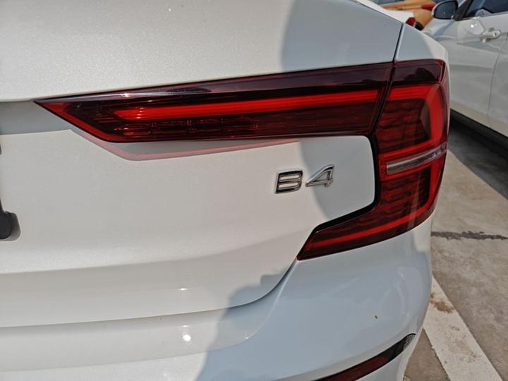 S60 2023 B4 Luxury photo 7