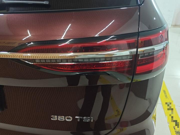 Viloran 2024 380TSI Premium photo 7