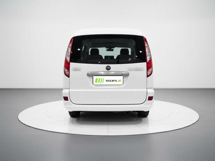 E 2017 2.0L Long Wheelbase 4Q20M photo 5
