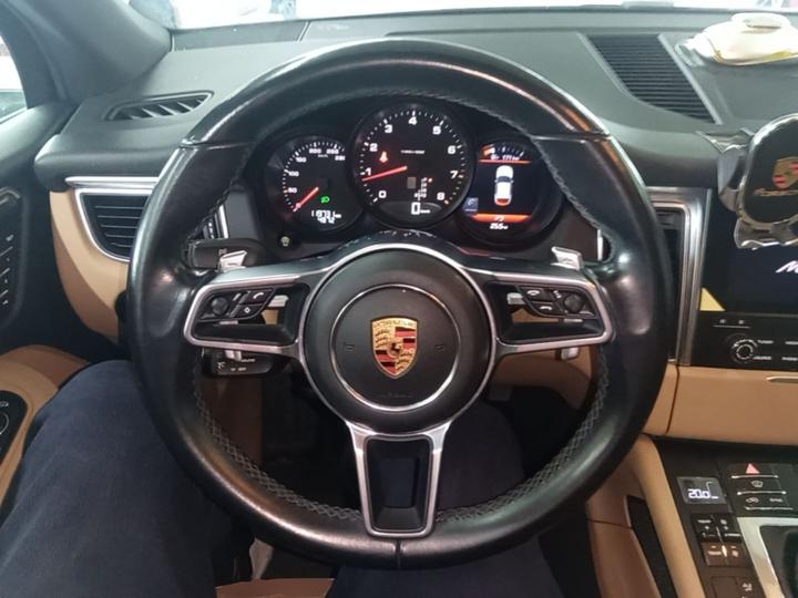 2017 Macan 2.0T photo 6