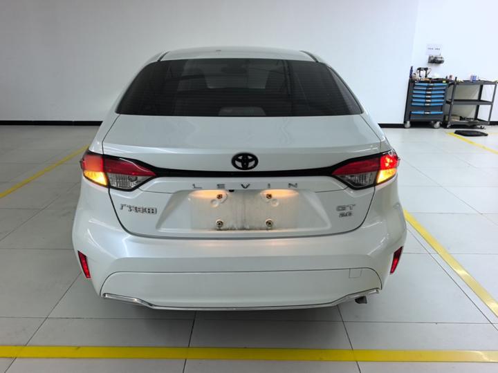 2021 2.0L Premium photo 5