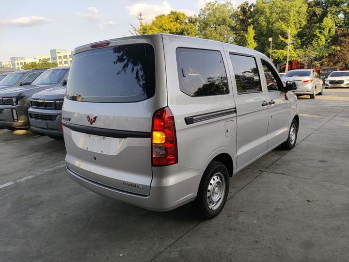 Wuling Hongguang V 2022 1.5L LAR photo 4