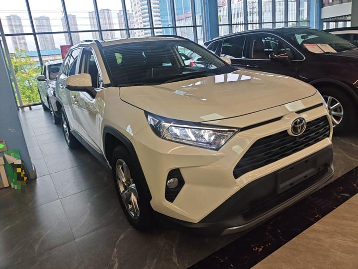 RAV4 2020 2.0L CVT AWD photo 3