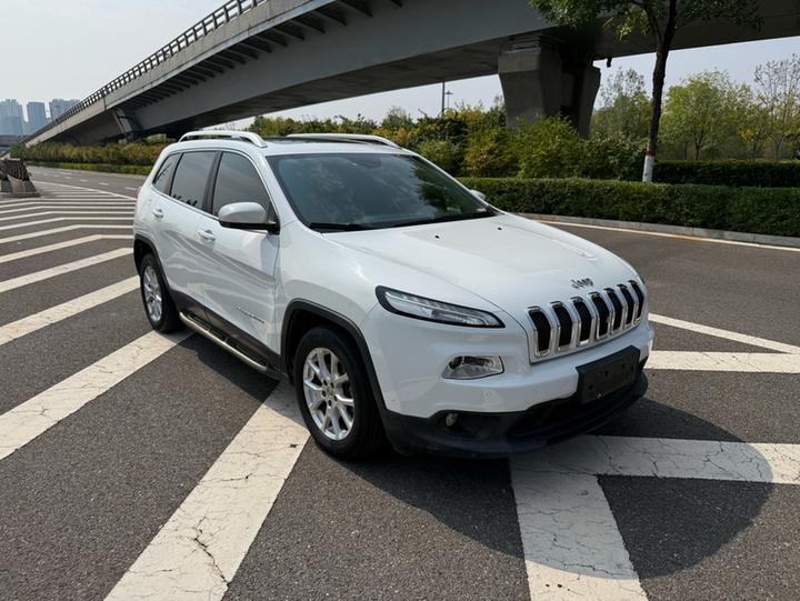 Cherokee 2016 2.4L Leading Smart photo 3