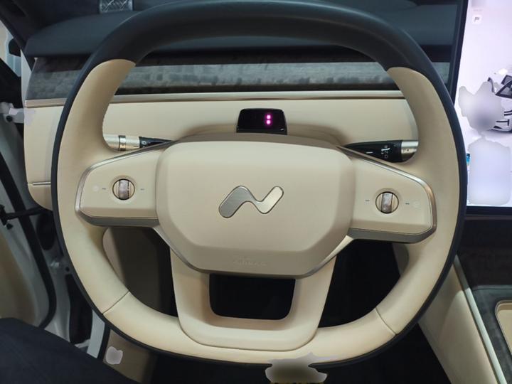 L90 2025 Ultra 7-Seater 60 photo 6