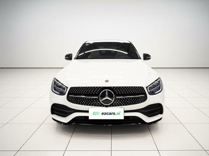 GLC Coupe GLC 300 4MATIC Coupe SUV photo 2