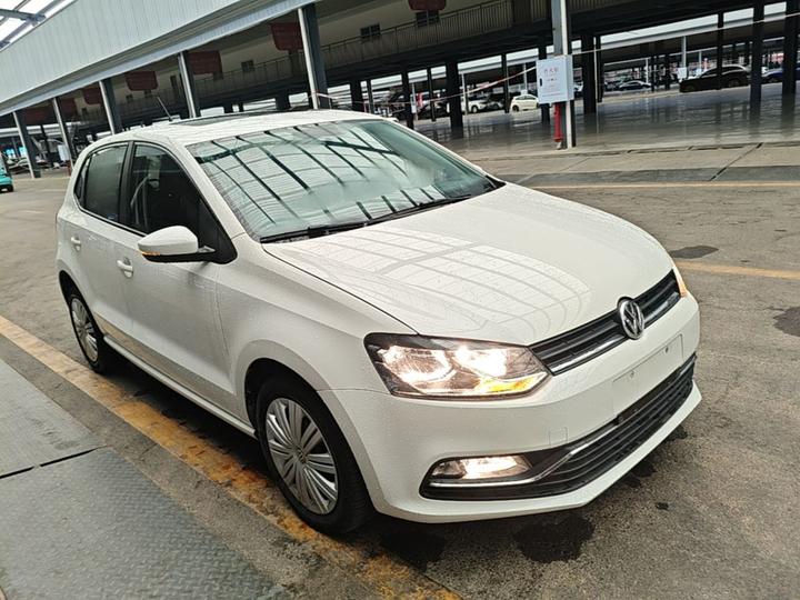 Polo 2016 1.6L AT Comfort photo 3