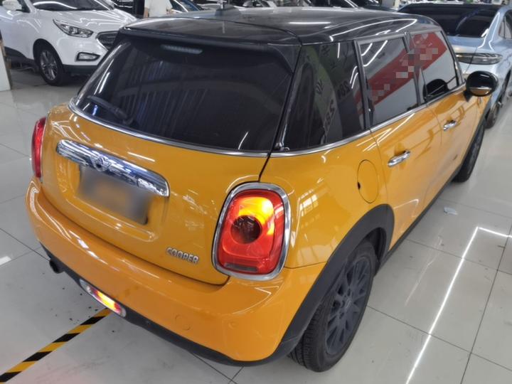 2016 1.5T COOPER 5-Door photo 6