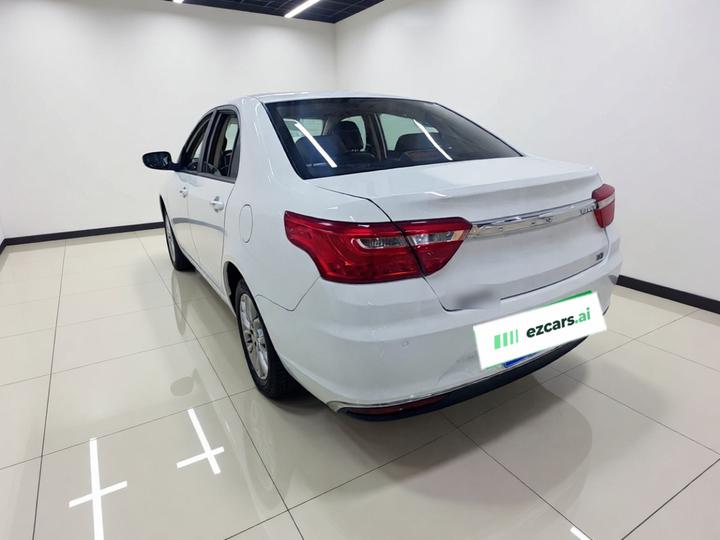 Vision 2018 1.5L AT photo 4