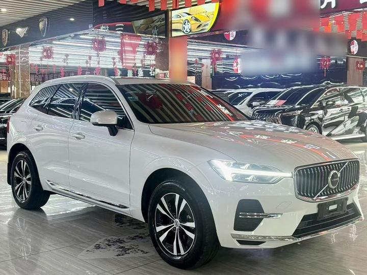 XC60 2023 B5 AWD Luxury photo 2