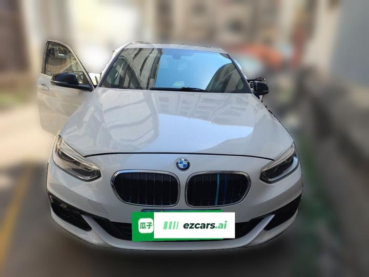 1 Series 2018 118i Sport photo 2