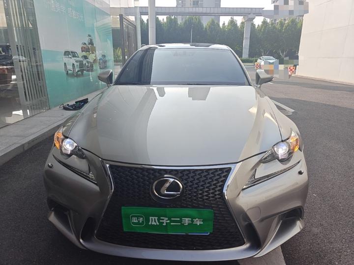 IS 2015 200t F SPORT photo 2