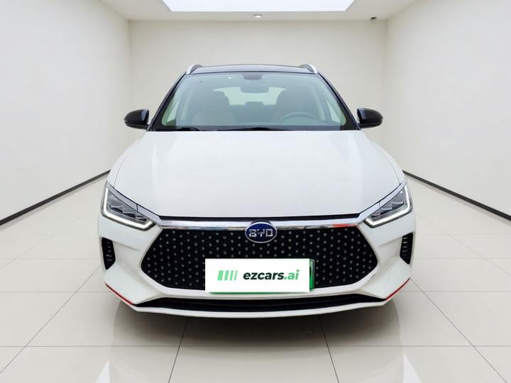 e2 2021 Premium photo 2