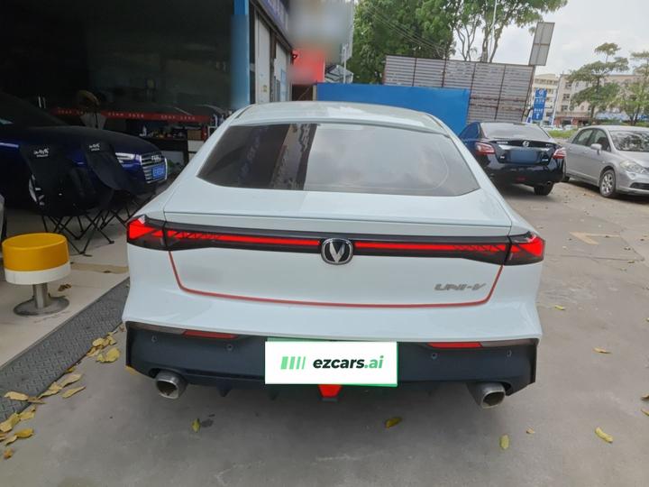 UNI-V 2023 1.5T Premium photo 3