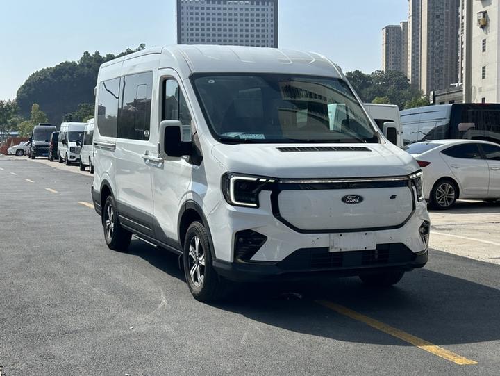 E Transit 2024 Bus Exclusive Medium Wheelbase 9-Seater 100.96kWh photo 2