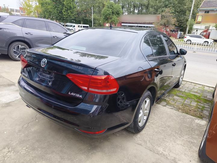 Lavida 2015 1.6L MT photo 4