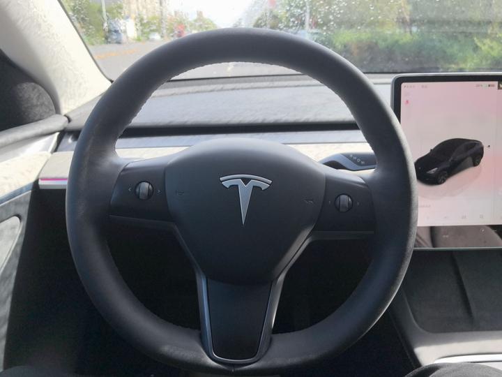 Model Y 2024 RWD photo 6