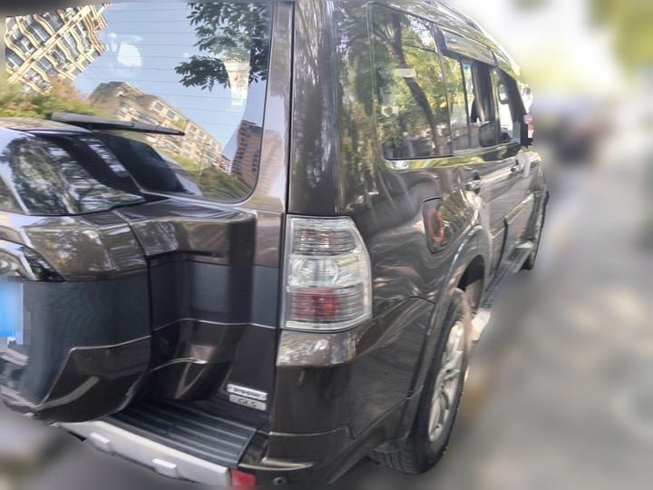 Pajero Parallel Import 173.8L AT 7-Seater Parallel Import photo 6