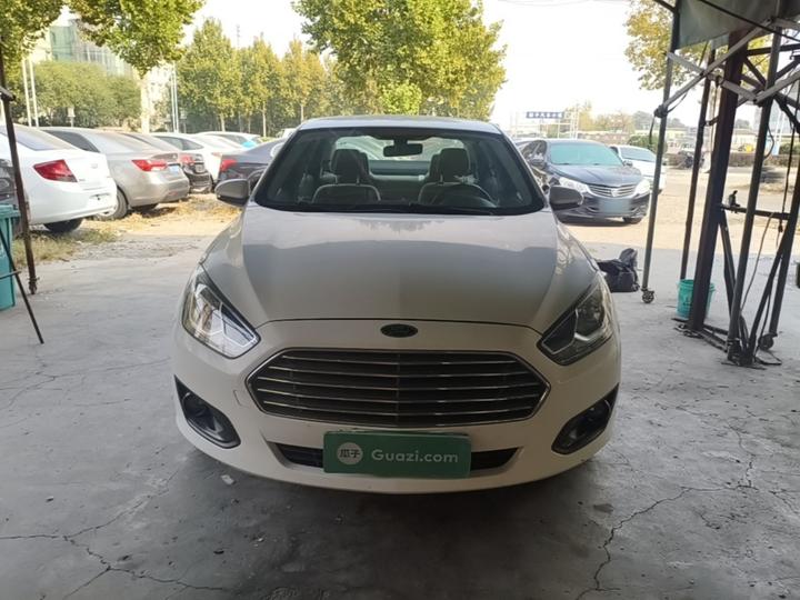 Escort 2015 1.5L MT Comfort photo 2