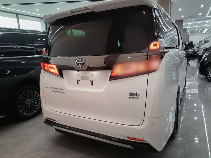 2023 Crown Hybrid 2.5L HV Supreme photo 3