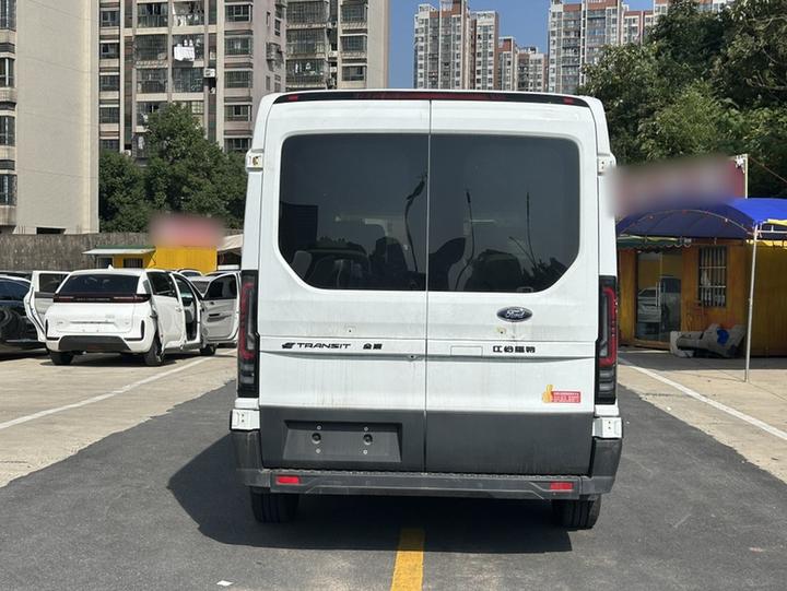 E Transit 2024 Bus Exclusive Medium Wheelbase 9-Seater 100.96kWh photo 5