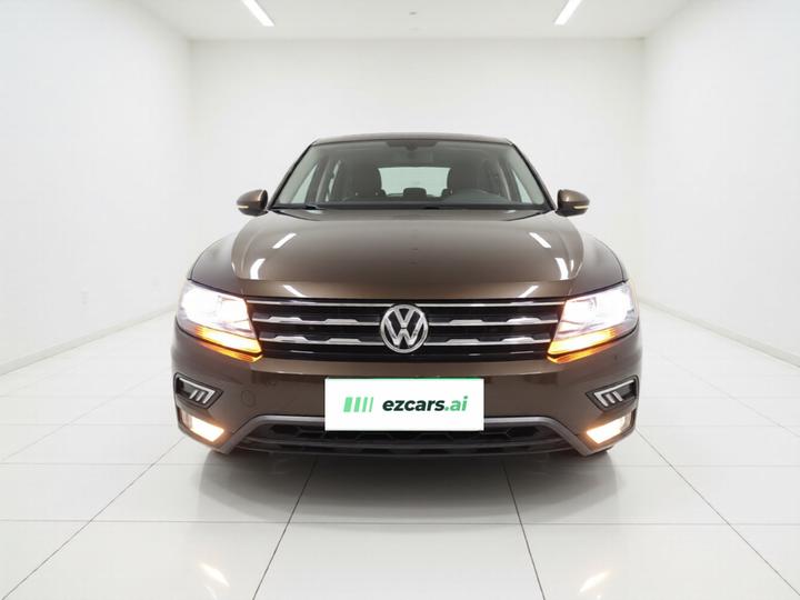 Tiguan L 2017 330TSI AT RWD Comfort photo 2