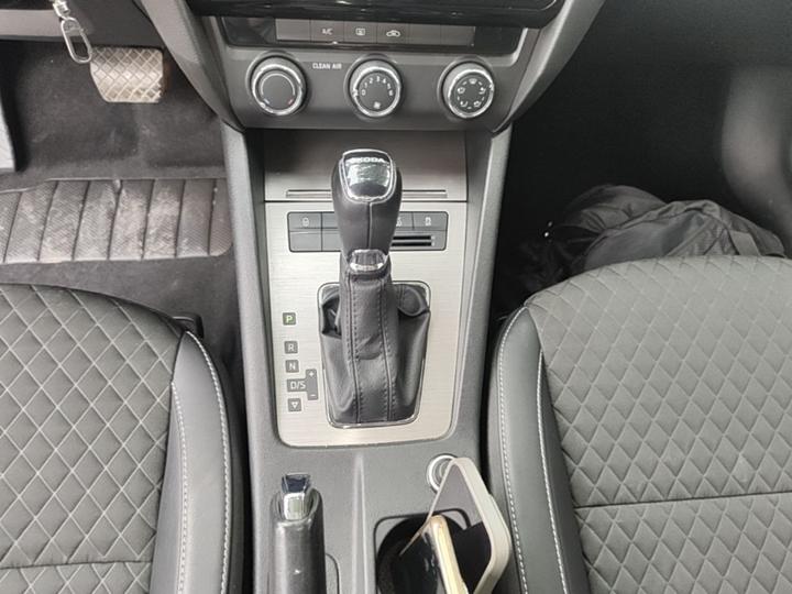 Octavia 2018 1.6L AT Luxury photo 8
