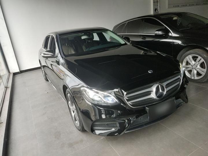 E-Class 2018 E 300 L Sport Luxury photo 3
