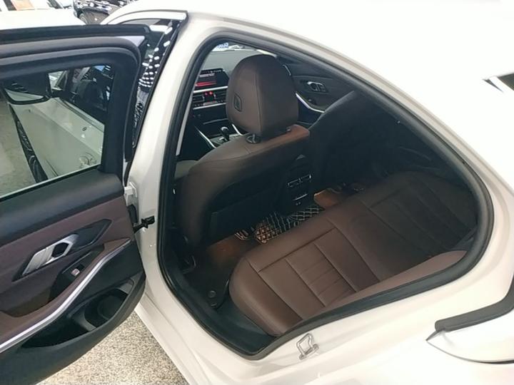 3 Series 2020 325i M Sport Package photo 5