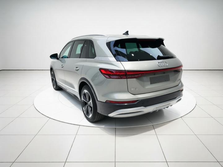 Q5 e-tron 2022 40 e-tron Starlight photo 4