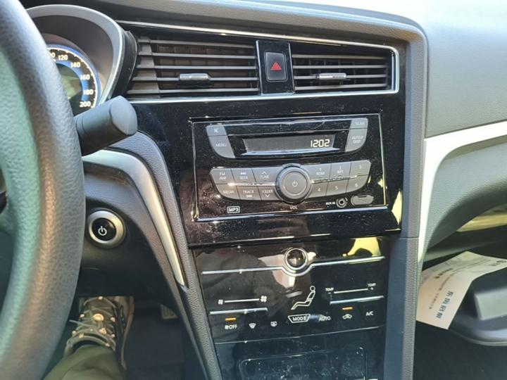 D60EV 2022 Standard Range photo 8