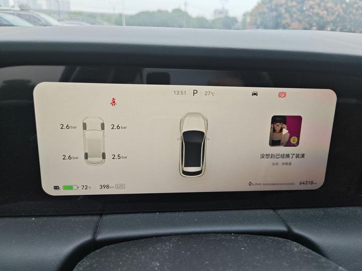HIMA AITO M5 2022 EV AWD Performance photo 2