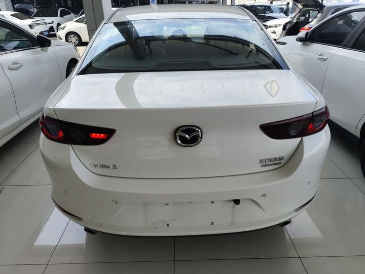 3 Axela 2020 1.5L AT photo 3