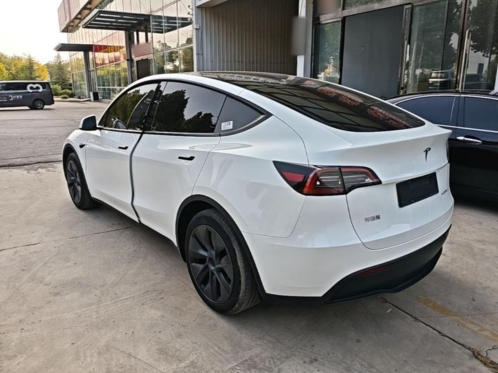 Model Y 2024 RWD photo 4