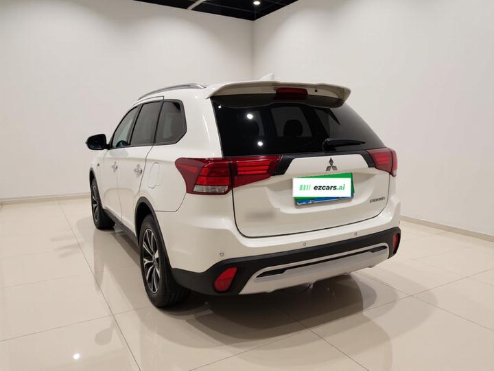 Outlander 2019 2.4L AWD Enjoy 7-Seater China VI photo 4