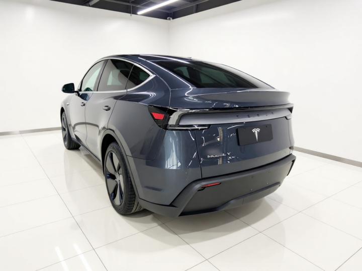 Model Y 2025 RWD photo 4