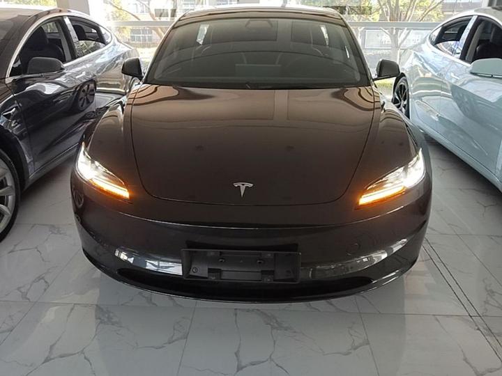 Model 3 2023 RWD photo 2